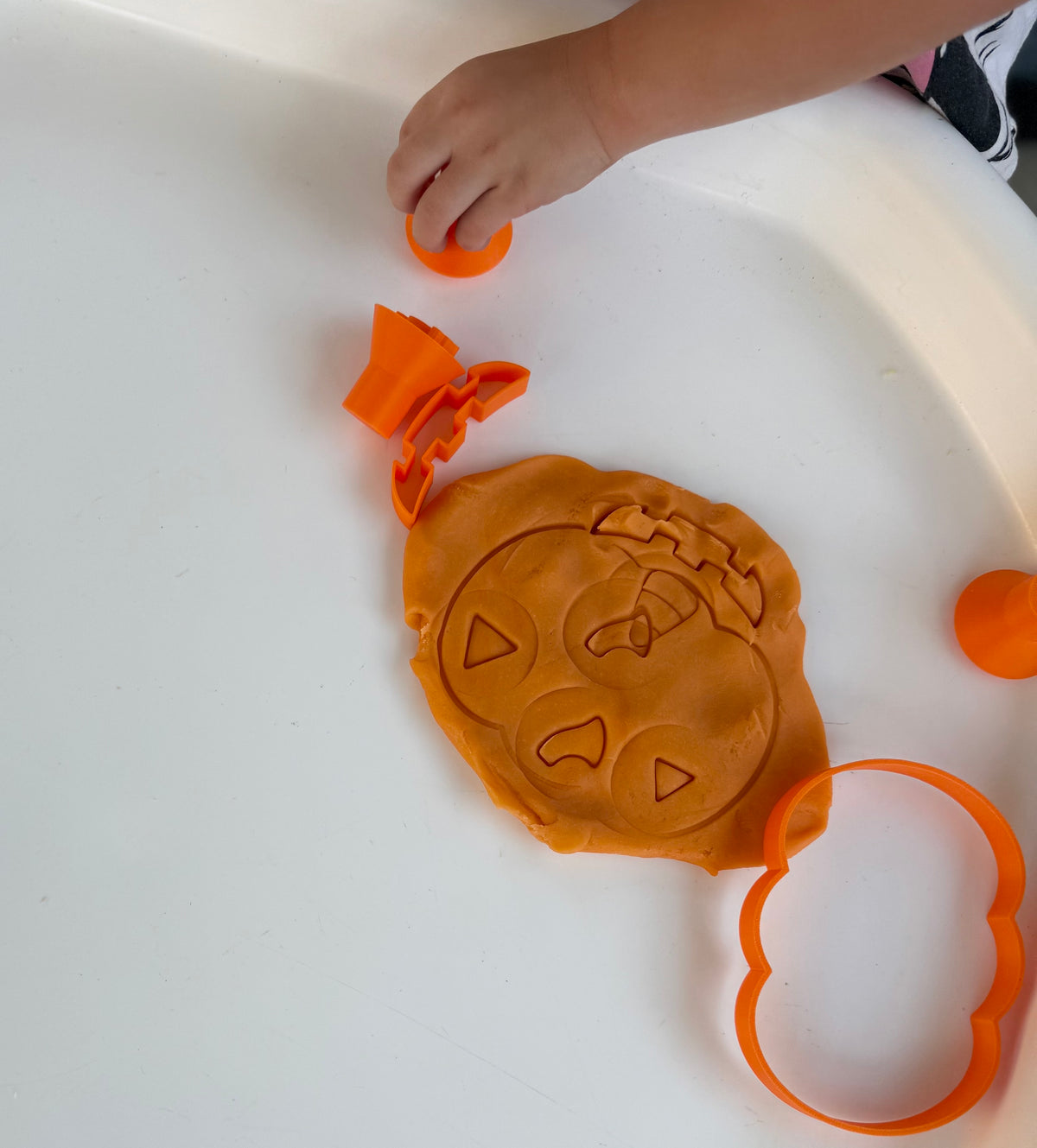 Jack-o’-lantern Play-dough Kit