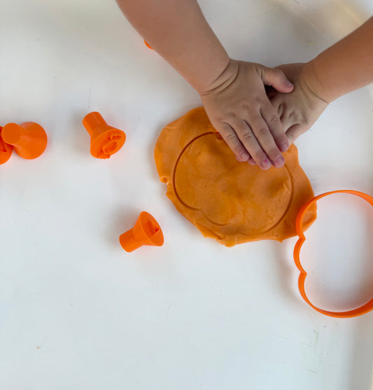 Jack-o’-lantern Play-dough Kit